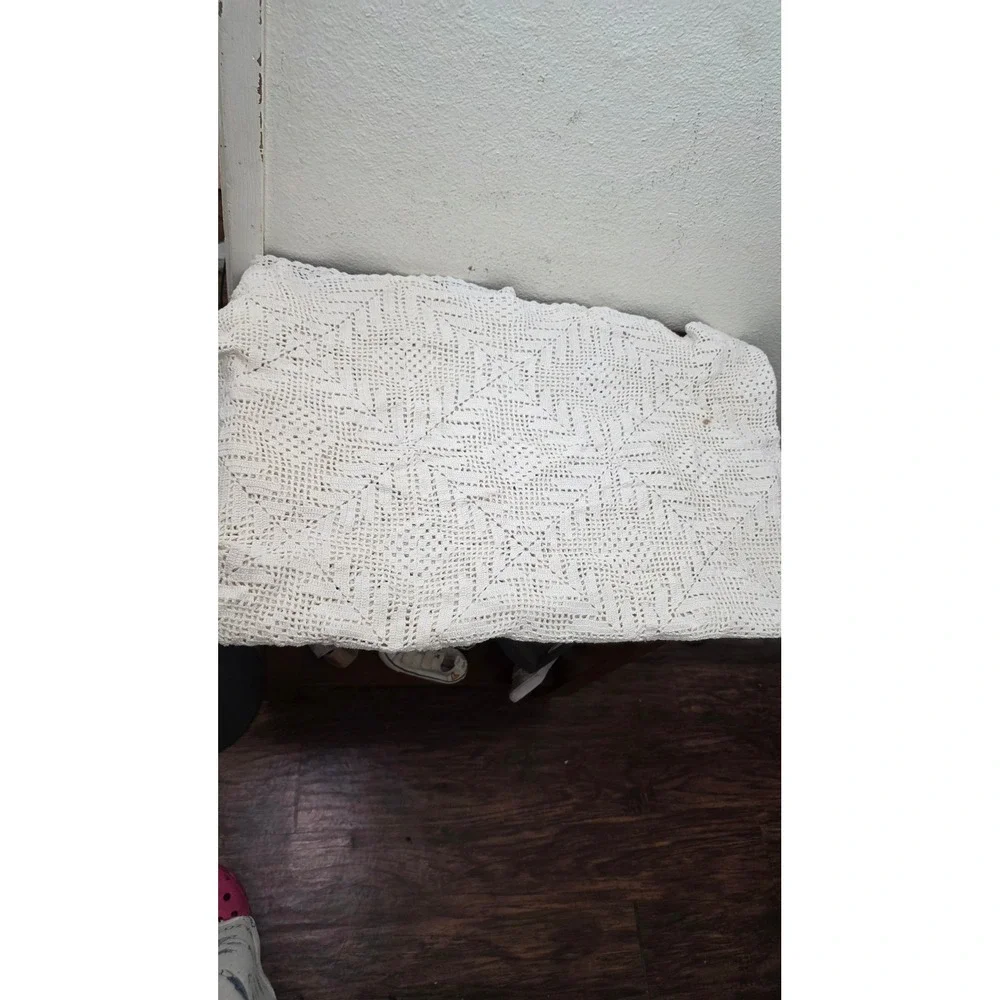 VTG Unbranded Crochet Tablecloth Cream Boho Geometric Starburst Y2k 46 x 74